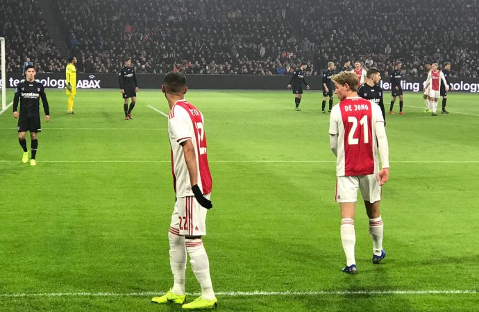 Verslaggever van de Telegraaf doet aangifte tegen Ajax fan