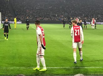 Ajax houdt Nederlandse hoop levend